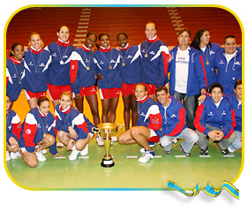 Meninas da equipe de basquete sub-21 de São Caetano do Sul comemoraram o título dos Jogos Regionais (Foto: Roberta Zetone/PMSCS)